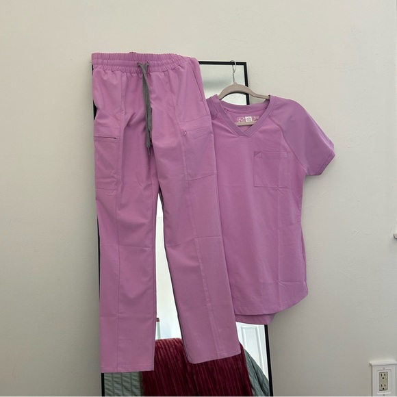 Wonderwink scrub set - Picture 3 of 4